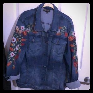 🌟Jean jacket with rose embroidery 🌟